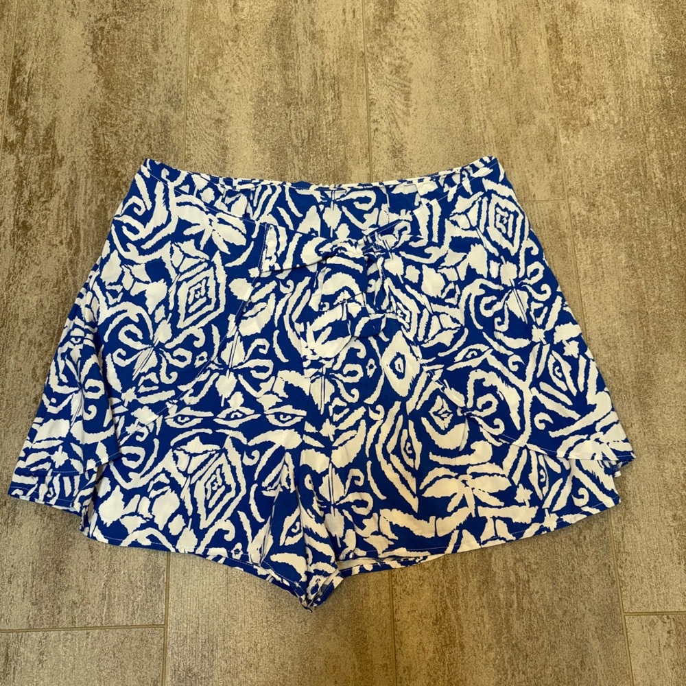 Mahina High Waist Blue and White Patterned Shorts